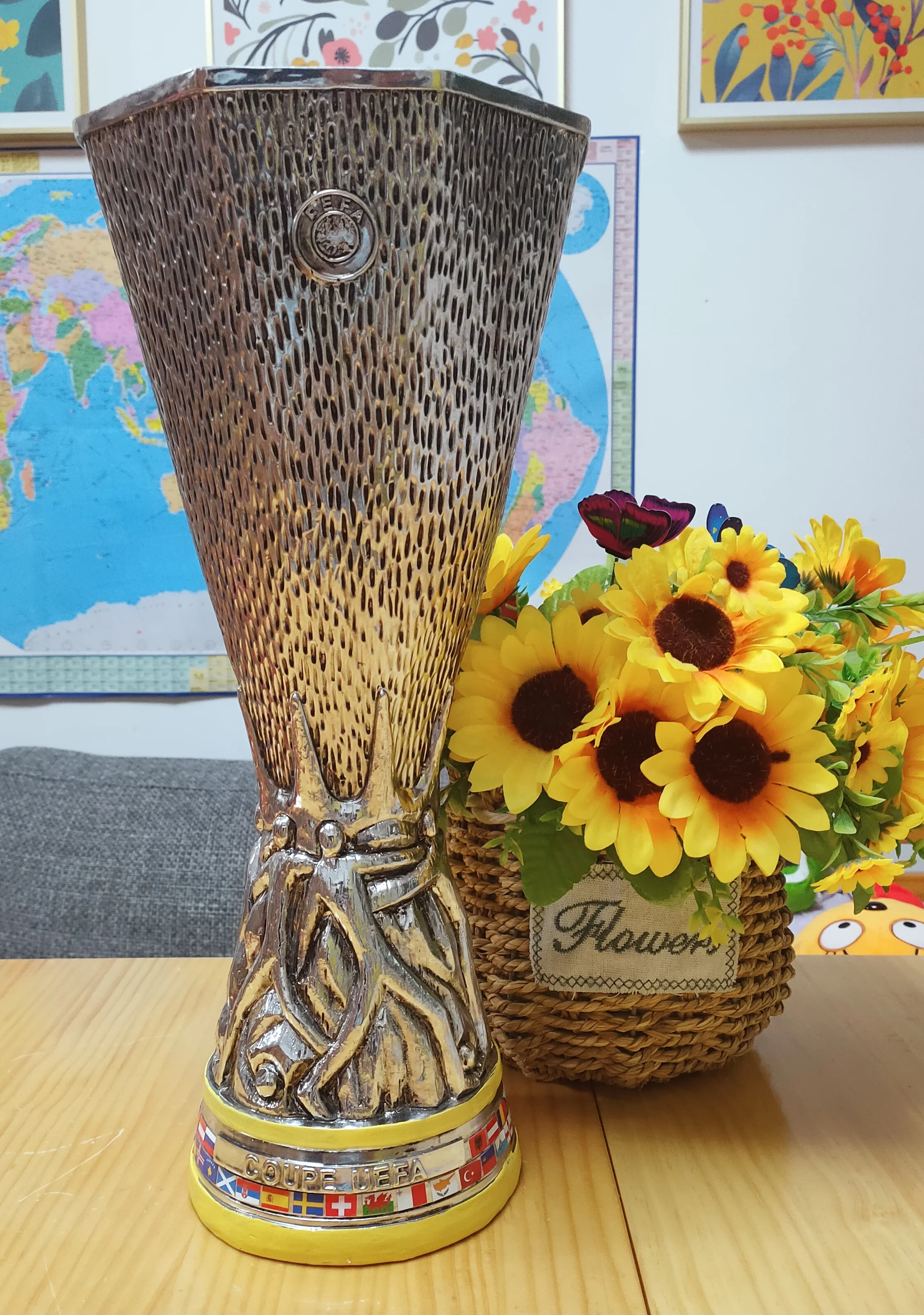 Трофей Лиги Европы высотой 44 см для женской коллекции хороший подарок |