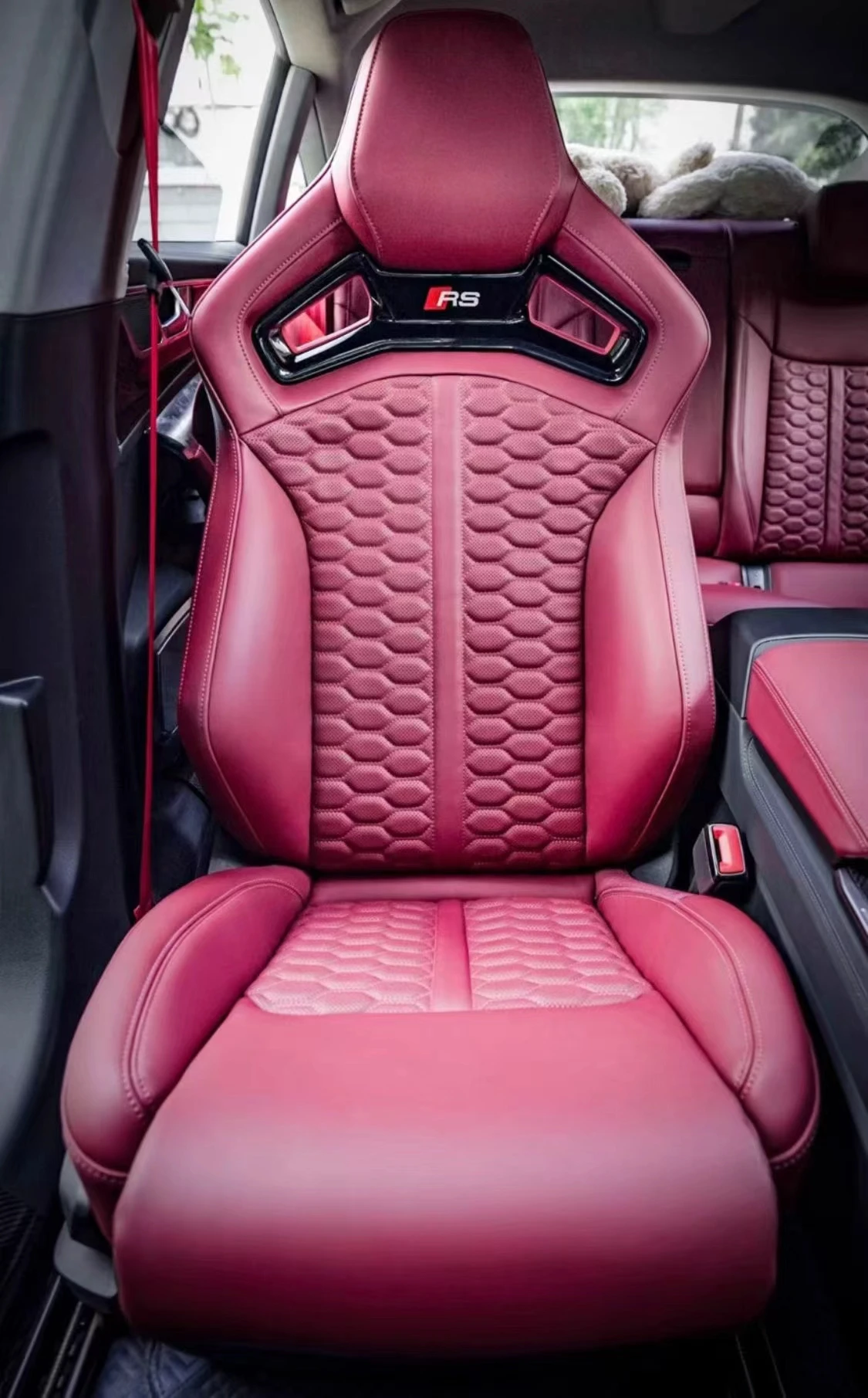 Автомобильные аксессуары: Спортивные гоночные сиденья-ковши RS6 с индивидуальной кожаной обивкой для моделей A3, A4, A5, A6, A7, Q5, Q7, Q8 (обновление) (art.: 3920db497ec11) - 3920db497ec11