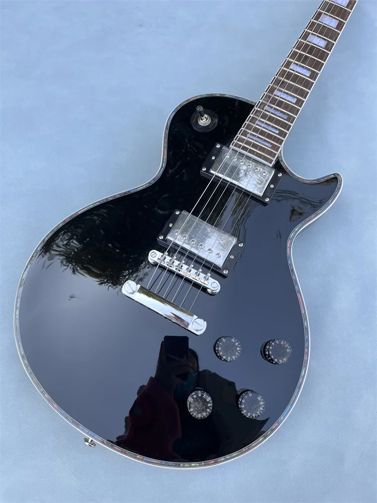 

Пользовательская электрическая гитара, корпус из красного дерева, гриф из красного дерева, хромированная фурнитура, черная глянцевая отделка