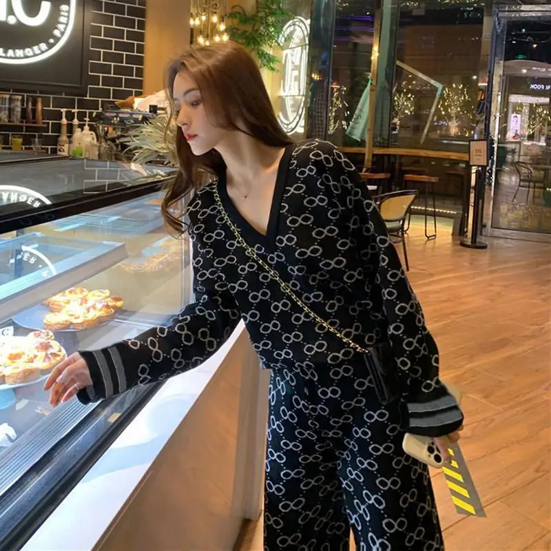 

Женский Повседневный брючный костюм, черный пуловер с V-образным вырезом и длинным рукавом, комплект из двух предметов, весенняя одежда с эл...