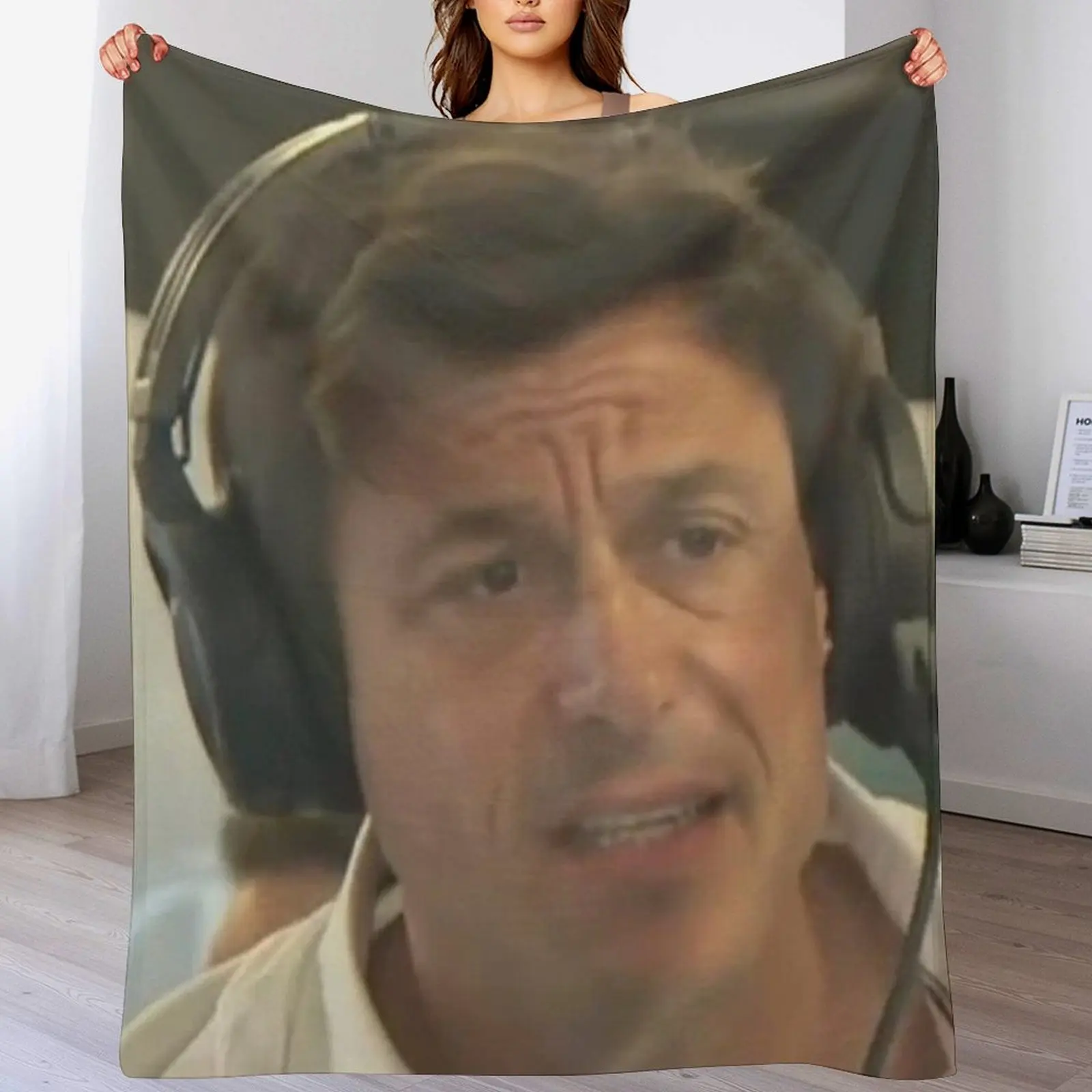 Одеяло Confused Toto Wolff одеяло многофункциональные одеяла