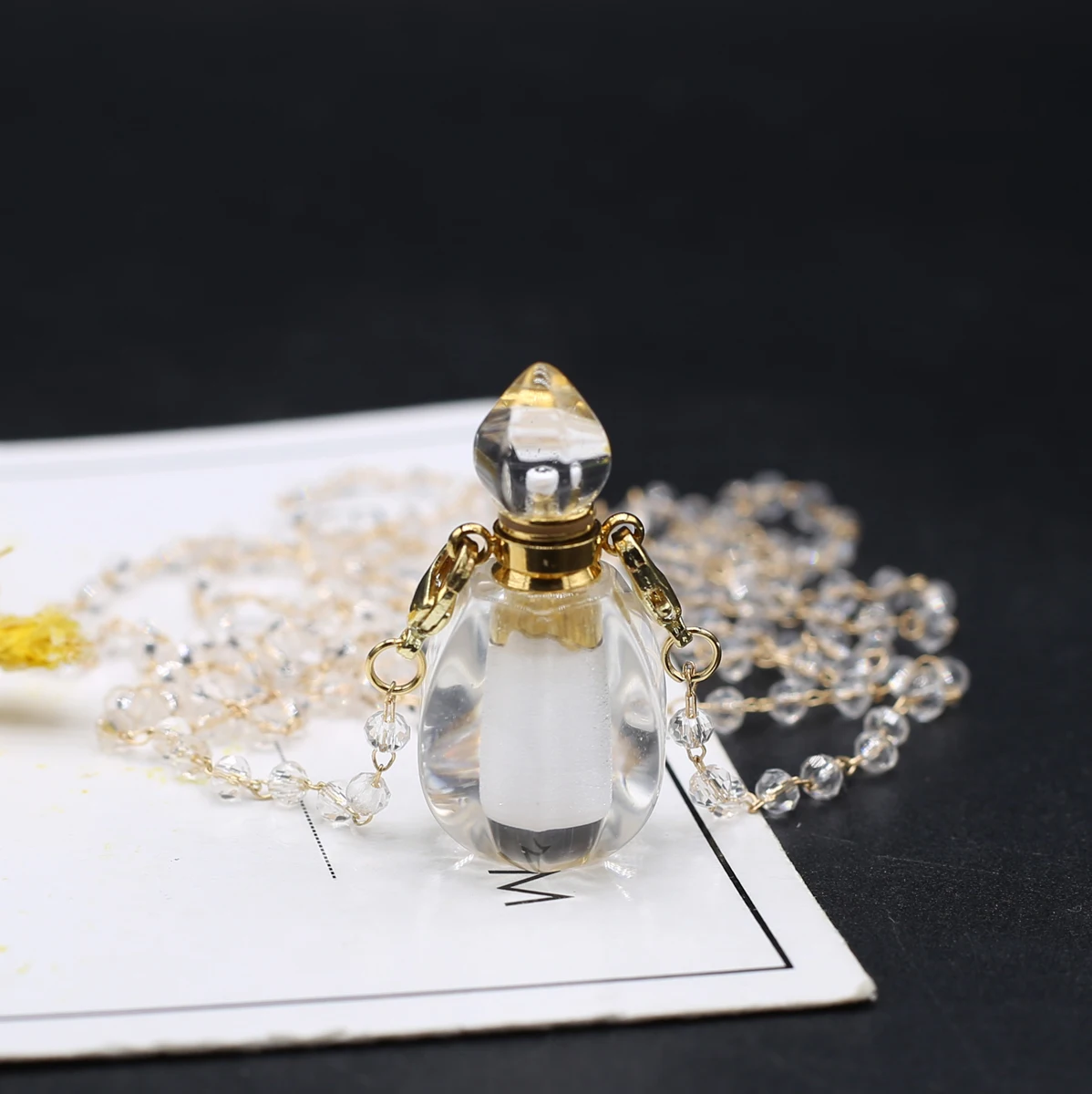 

Natural Gem Stone Perfume Bottle Necklace Transparent Essential Oil Diffuser Pendant for Trendy Jewelry Necklace Party Gift