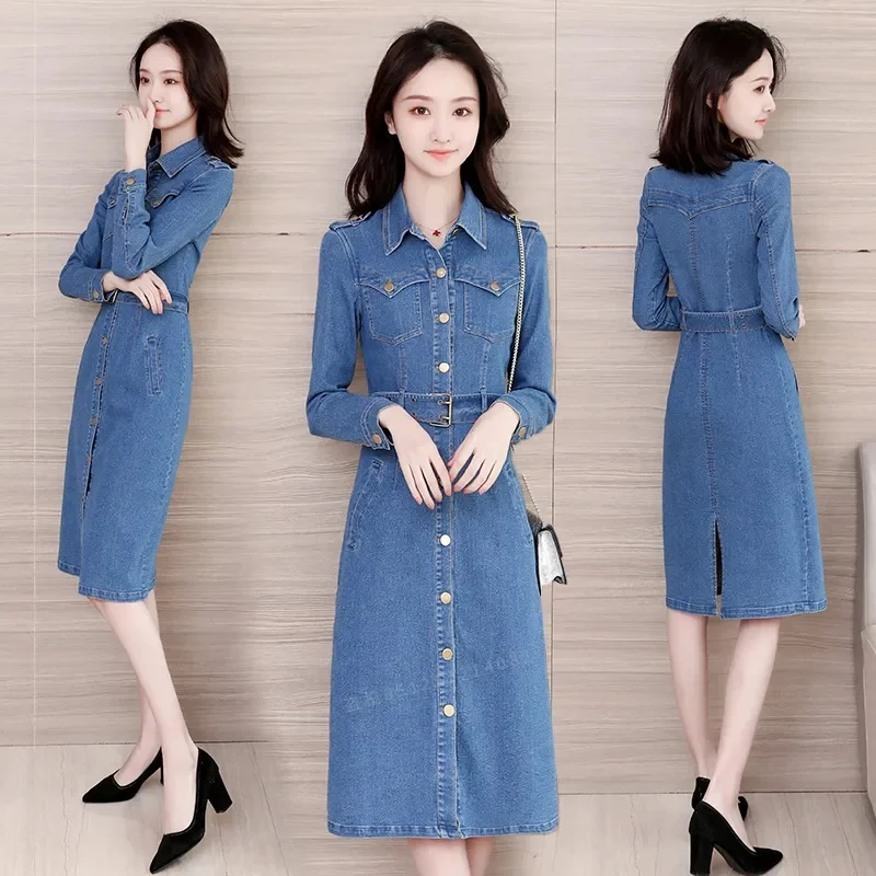 Женское джинсовое платье средней длины синее облегающее однобортное из денима в