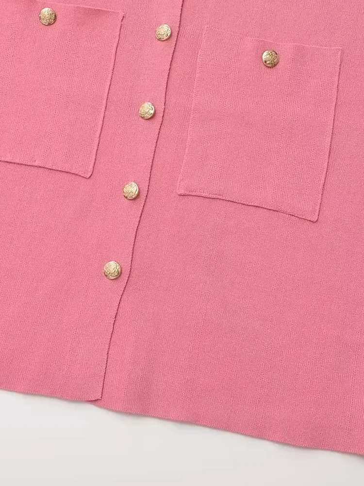 Женское трикотажное мини-платье на пуговицах с круглым вырезом и короткими