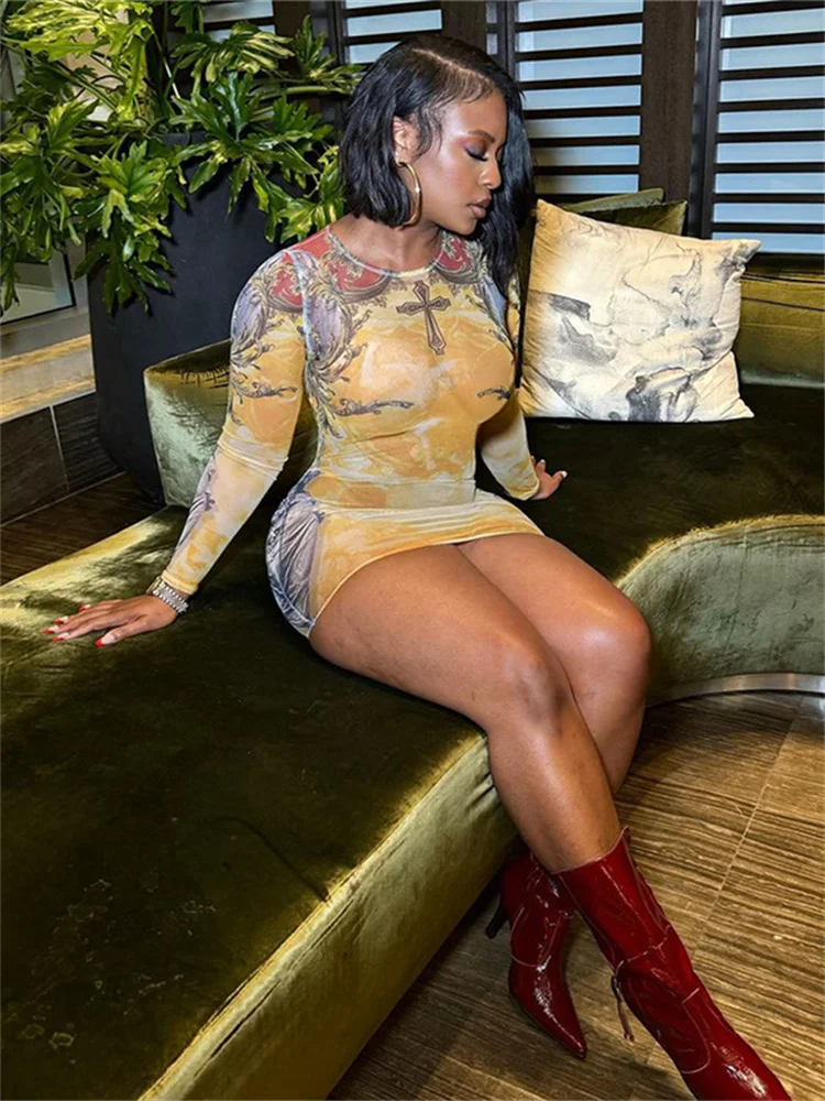 Simenual 90-х годов прозрачное мини-платье с длинными рукавами и цифровым принтом в