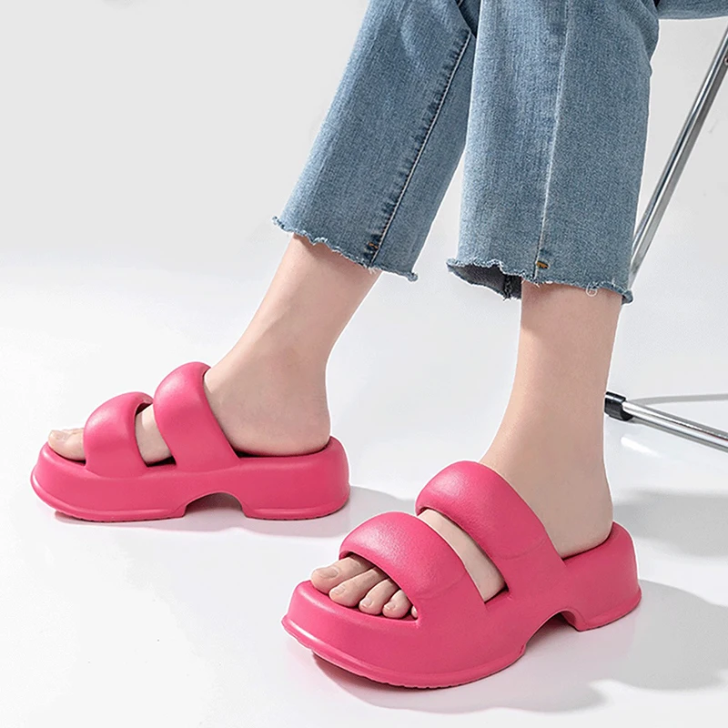 

2023 New Thick Sole Slippers for Women Wearing Non Slip Beach Shoes Outside In Summer 5cm Tall Soft Sole Solid Color Slippers