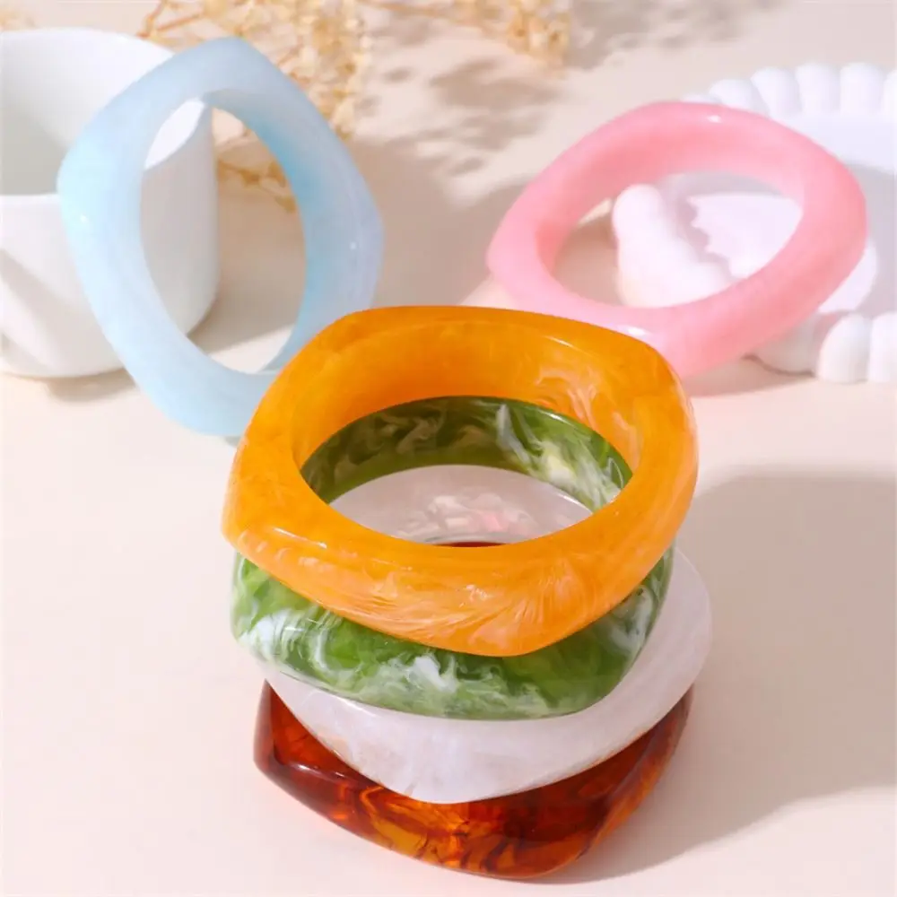 Дизайн меньшинств блестящий акриловый браслет волнистый допамина желейный цвет