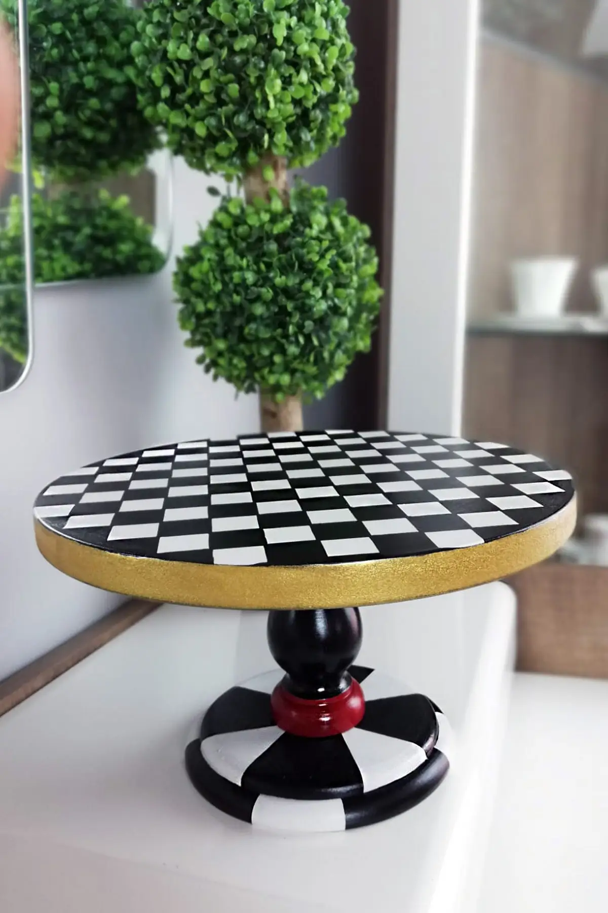 

Hand Painting Single Layer Checkered Floor Standing Ductile checkerboard pattern service dish presentation plate
