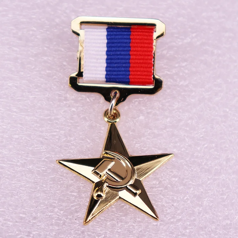 Значок-брошь с эмблемой Российской Федерации