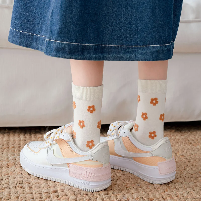 

Vintage Flower Japanese Style Kawaii Embroidered Socks Woman Spring Summer Cotton Long Socks Medium Tube Short Socks Funny Socks