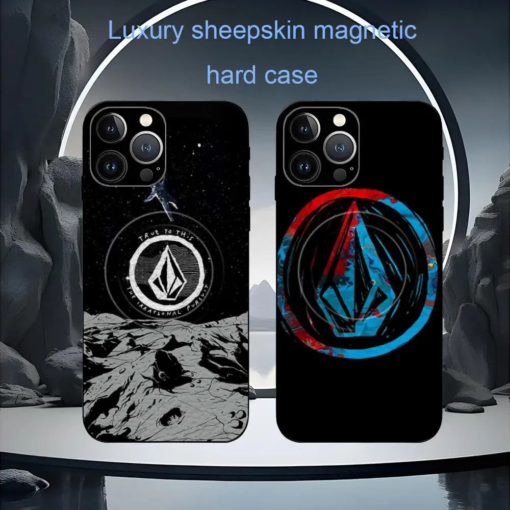 Фото Модный чехол V-Volcom для iPhone 17, 16, 15, 14, 13, 12, 11 Plus Pro Max, высококачественный, роскошный, из овчины, с поддержкой MagSafe №1