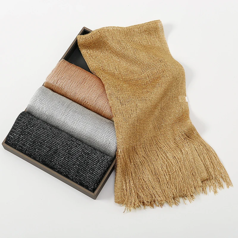 Женская шаль с кисточками