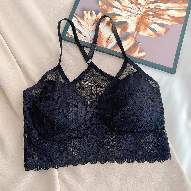 

Комплект женского кружевного нижнего белья с чашками пуш-ап