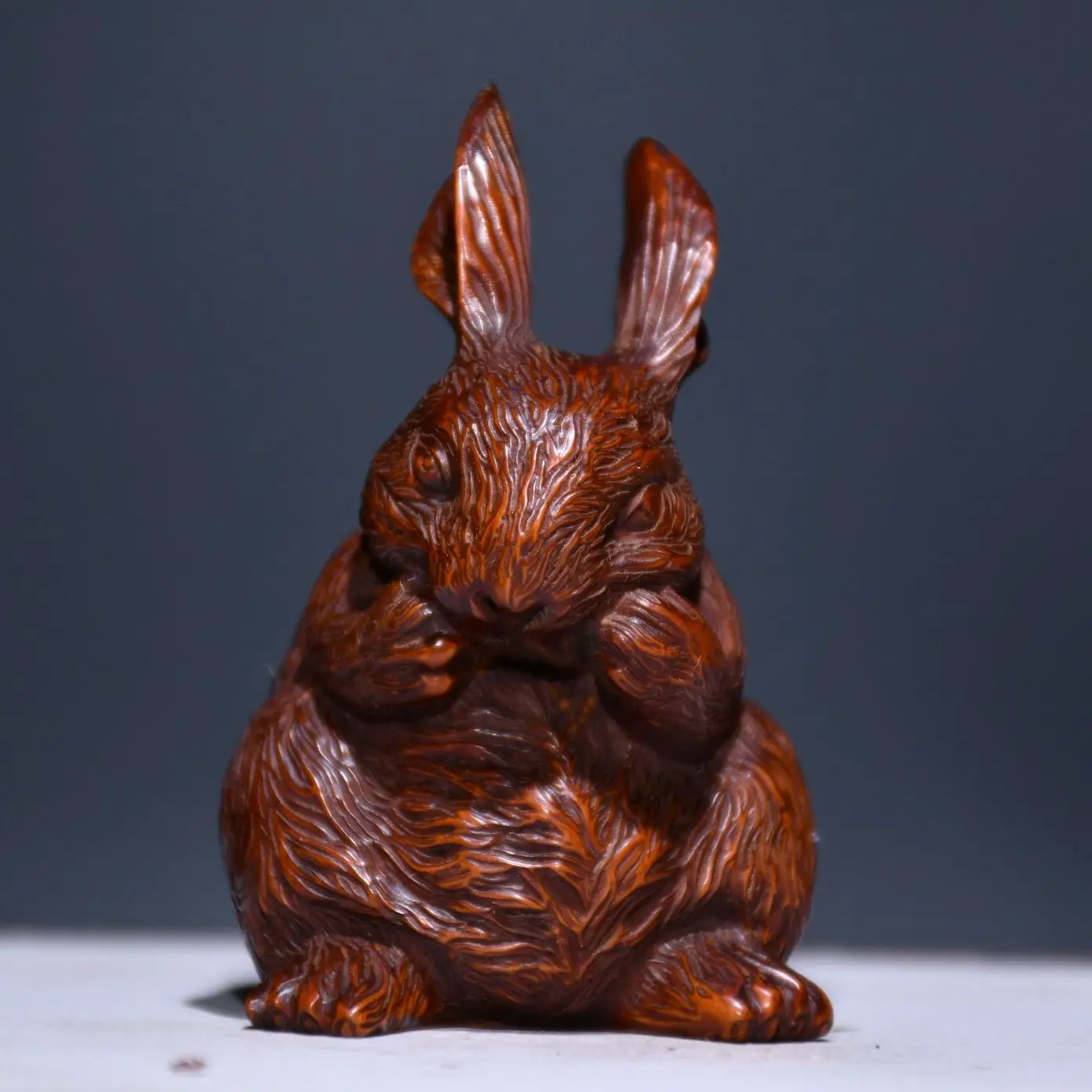 

Rabbit Statue Craft Wood Carving Doll Rabbit Sculpture Animal Miniature Figurines Tea Pet Table Decoration Miniature Garden