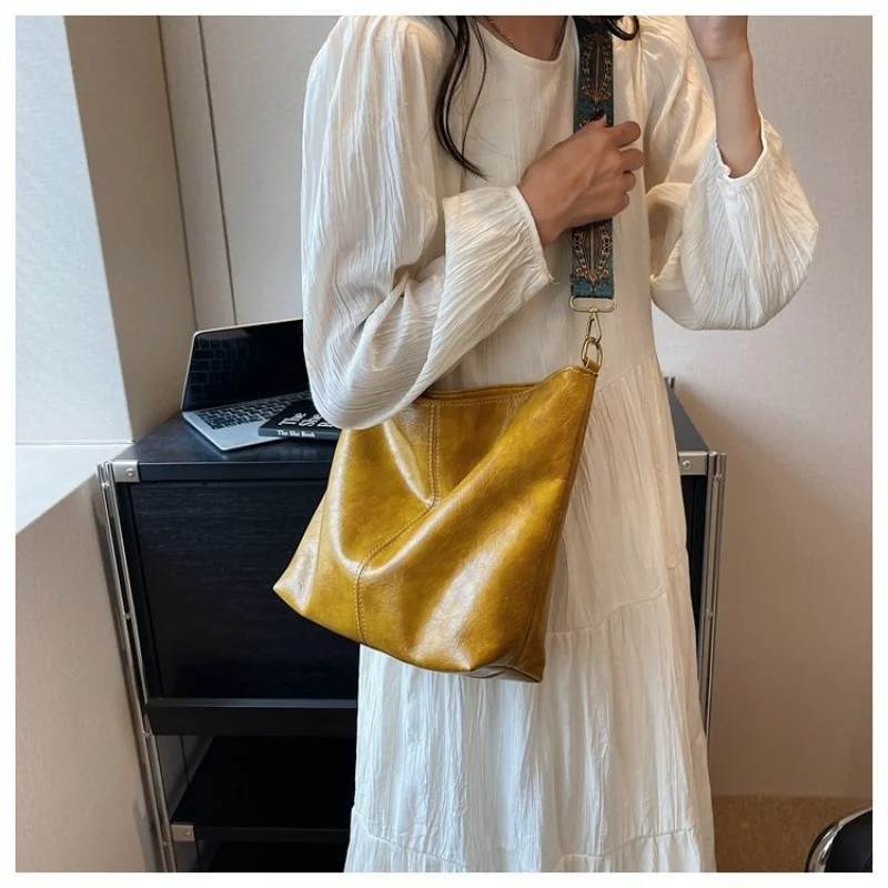 

Women's PU Versatile Large Capacity Shoulder Bag 2023 Summer New Fashion Trend Business Leisure TravelAdjustabl Multi colorYouth