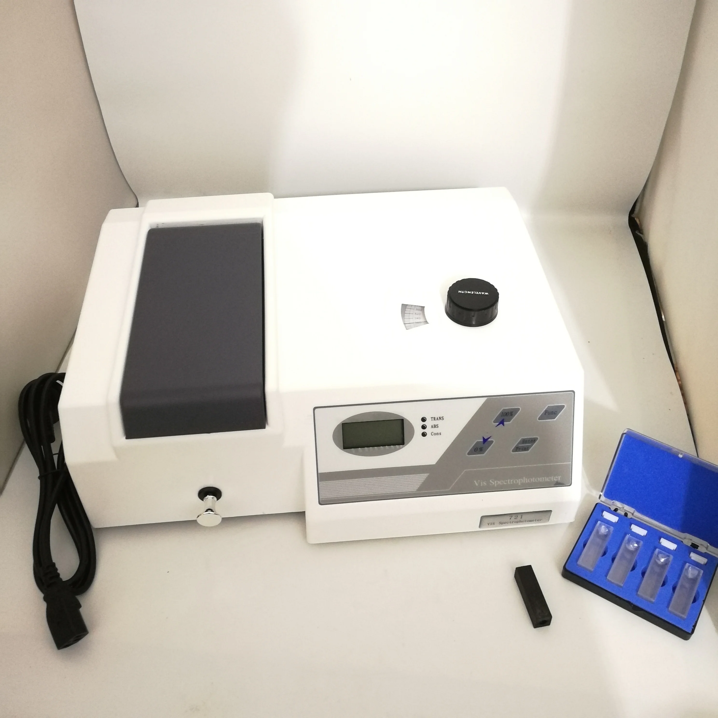 

721 Lab VIS Spectrophotometer Equipment 325-1050nm Spectral Bandwidth 4nm Distance 110V / 220V