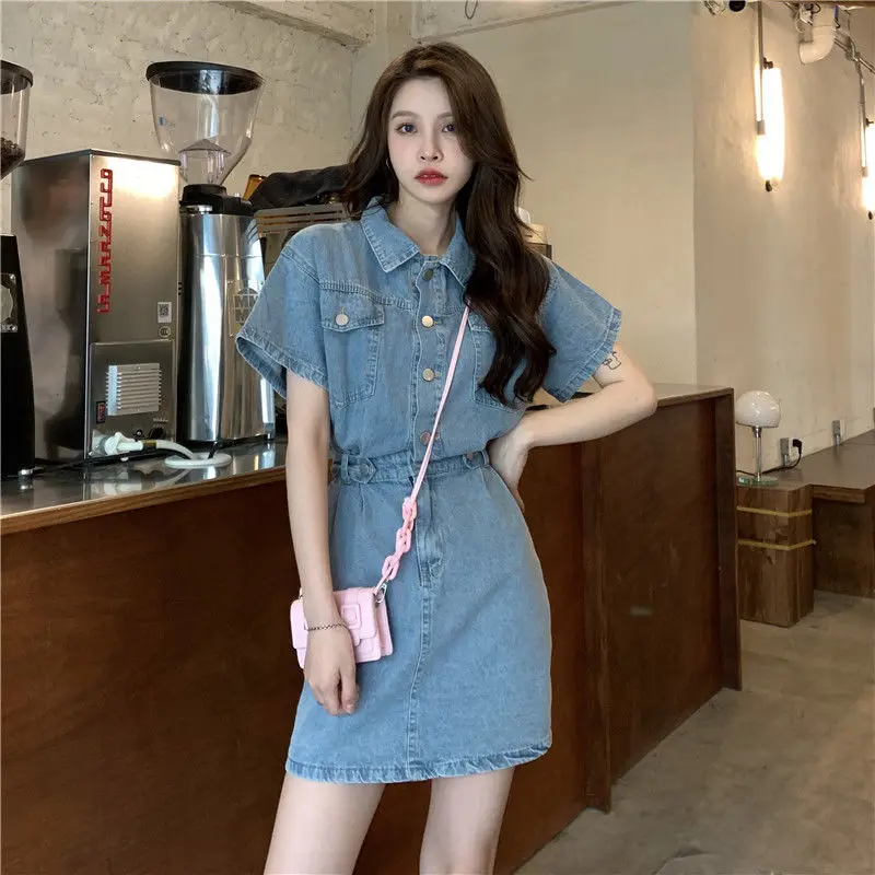 Женское джинсовое платье с воротником-поло приталенное ТРАПЕЦИЕВИДНОЕ ПЛАТЬЕ из