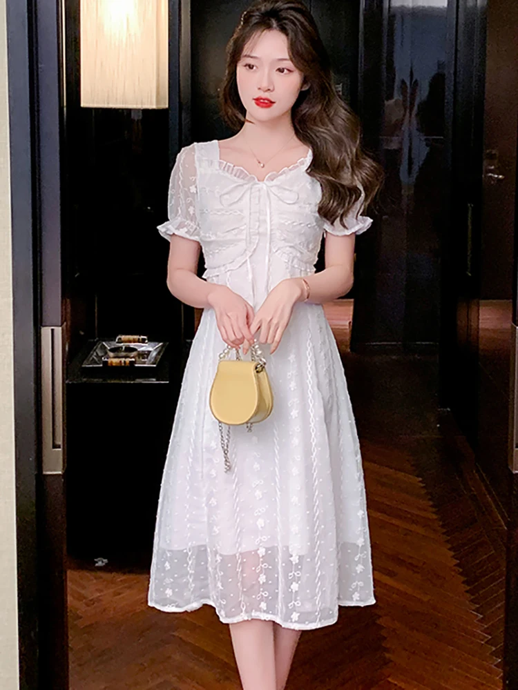 

Женское шифоновое платье миди с цветочной вышивкой, белое повседневное пляжное платье с коротким рукавом, оборками и квадратным вырезом для отдыха, лето 2023