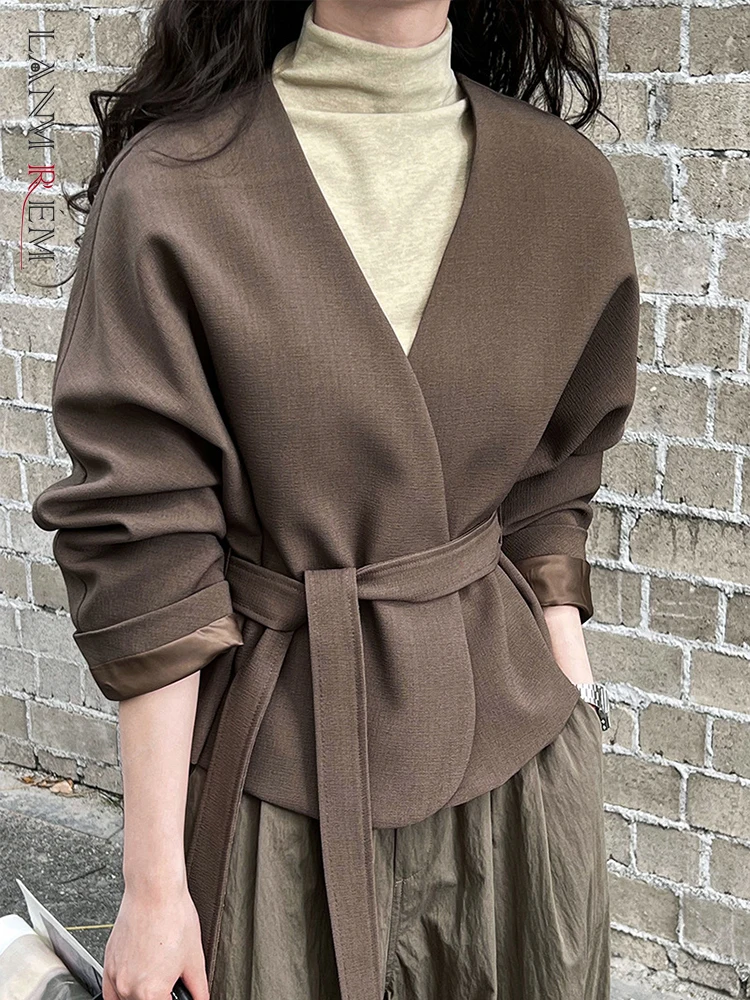 

[LANMREM] Minimalism Lace-up Gathered Waist Blazers For Women Solid V Neck Long Sleeve Temperament Jackets 2023 Autumn New 26D62