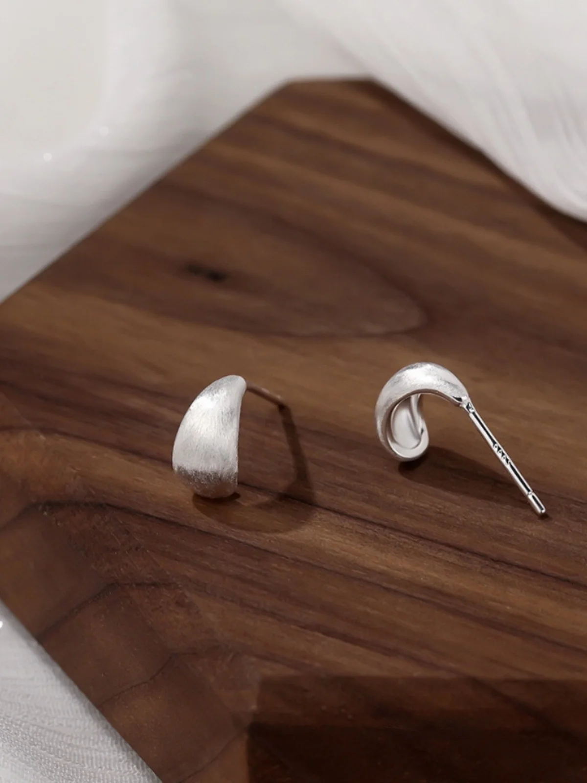 Женские серьги-капли из чистого серебра S999 простые и универсальные маленькие