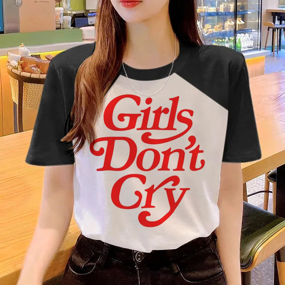 

Женская футболка с надписью «Don't cry»