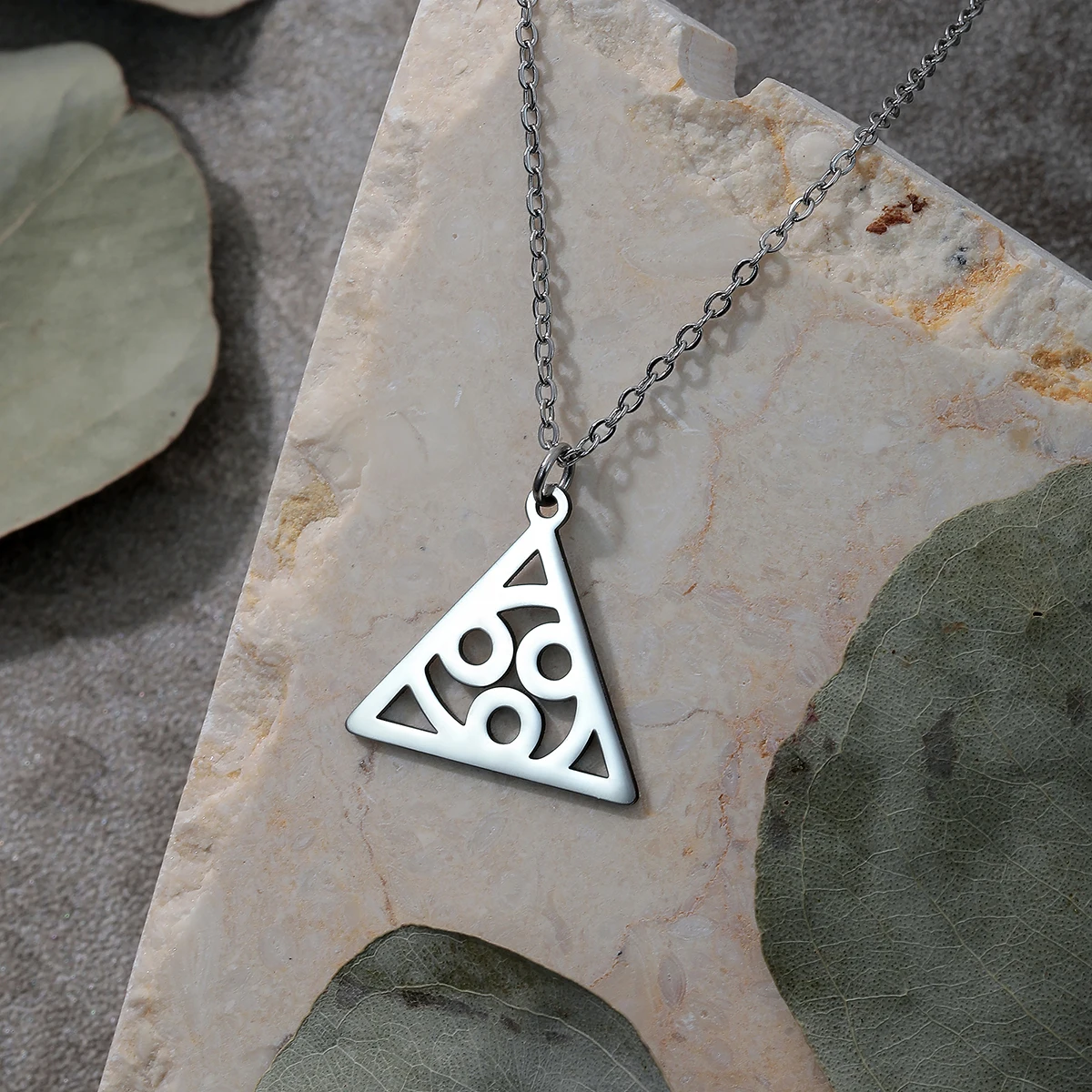 QIMING спиральный треугольник подвеска ожерелье Triskelion ювелирные изделия тройной