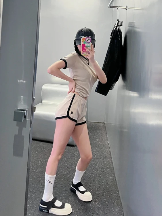 

127606 модная классическая модная роскошная дизайнерская женская летняя футболка с коротким рукавом и вышивкой логотипа