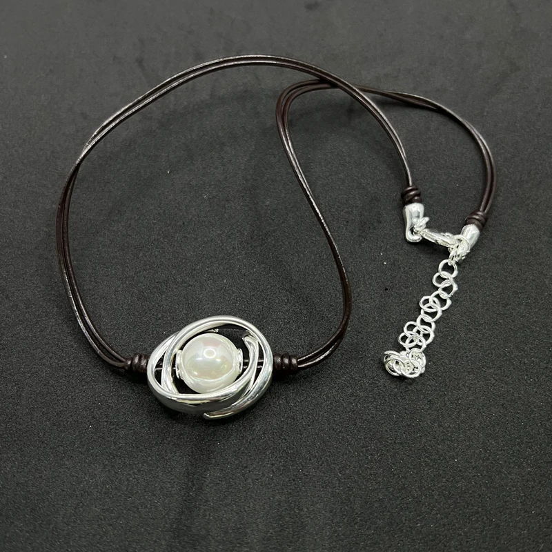 

Элегантное высококачественное уникальное черное ожерелье с жемчужным кулоном для красивых дам, чтобы подчеркнуть Вашу чувственность