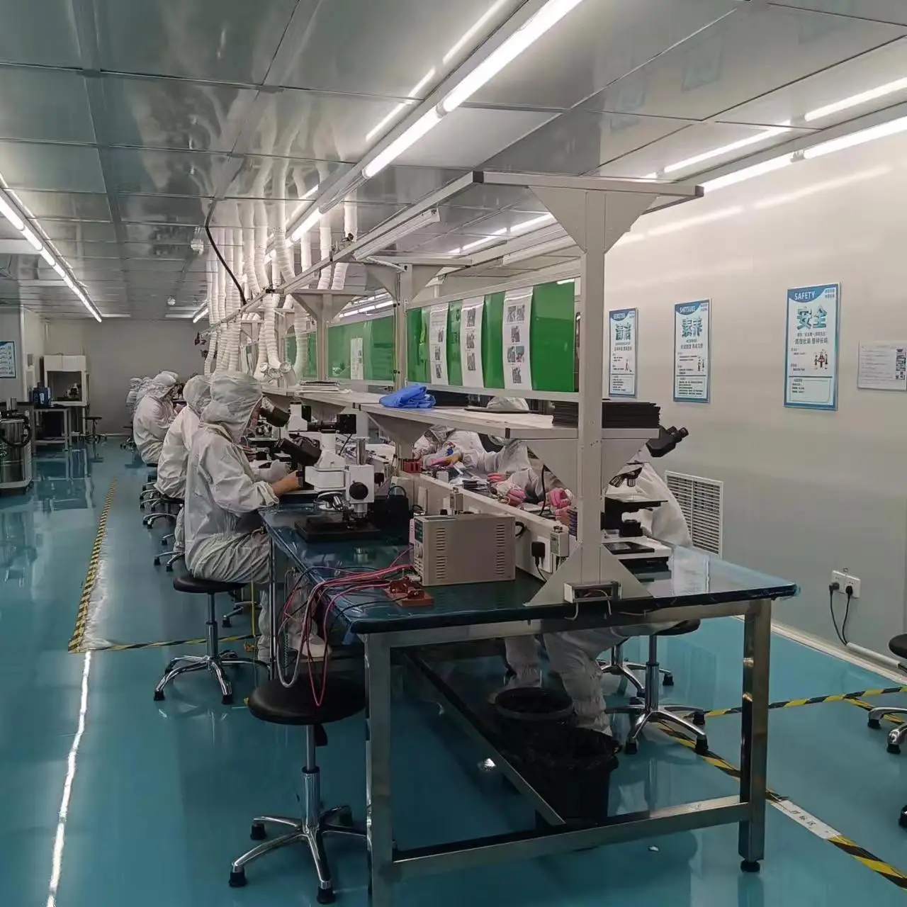 300 нм лазерный диод 400 Вт 500 600 700 800 900 1000 Выходная мощность в золотой оловянной