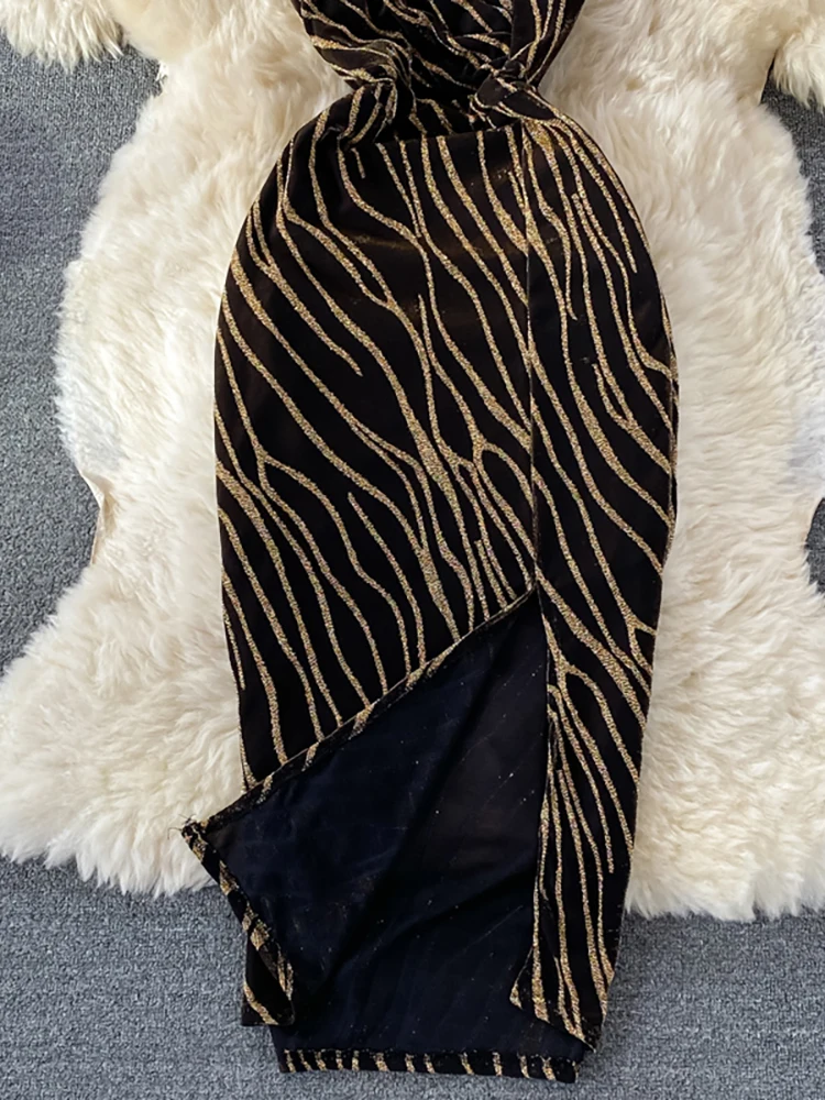 Женское платье на бретелях-спагетти элегантное облегающее с полосками зебры