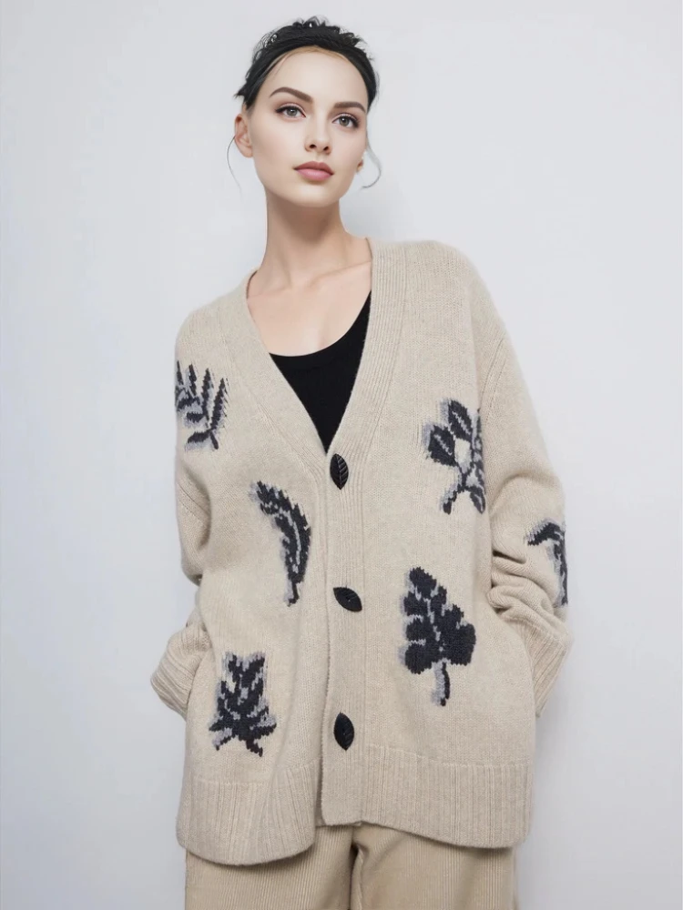 

Женский трикотажный жаккардовый свитер с V-образным вырезом