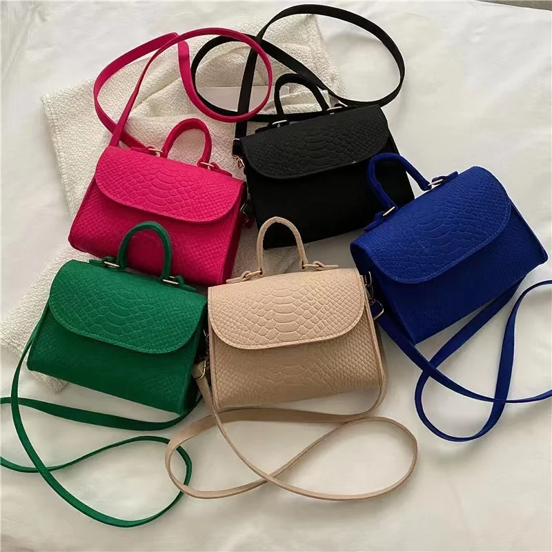 

Новая дизайнерская женская маленькая квадратная сумка, модные дамские сумочки для отдыха, однотонная Наплечная Сумка из искусственной кожи, роскошная дамская сумка-мессенджер в стиле ретро