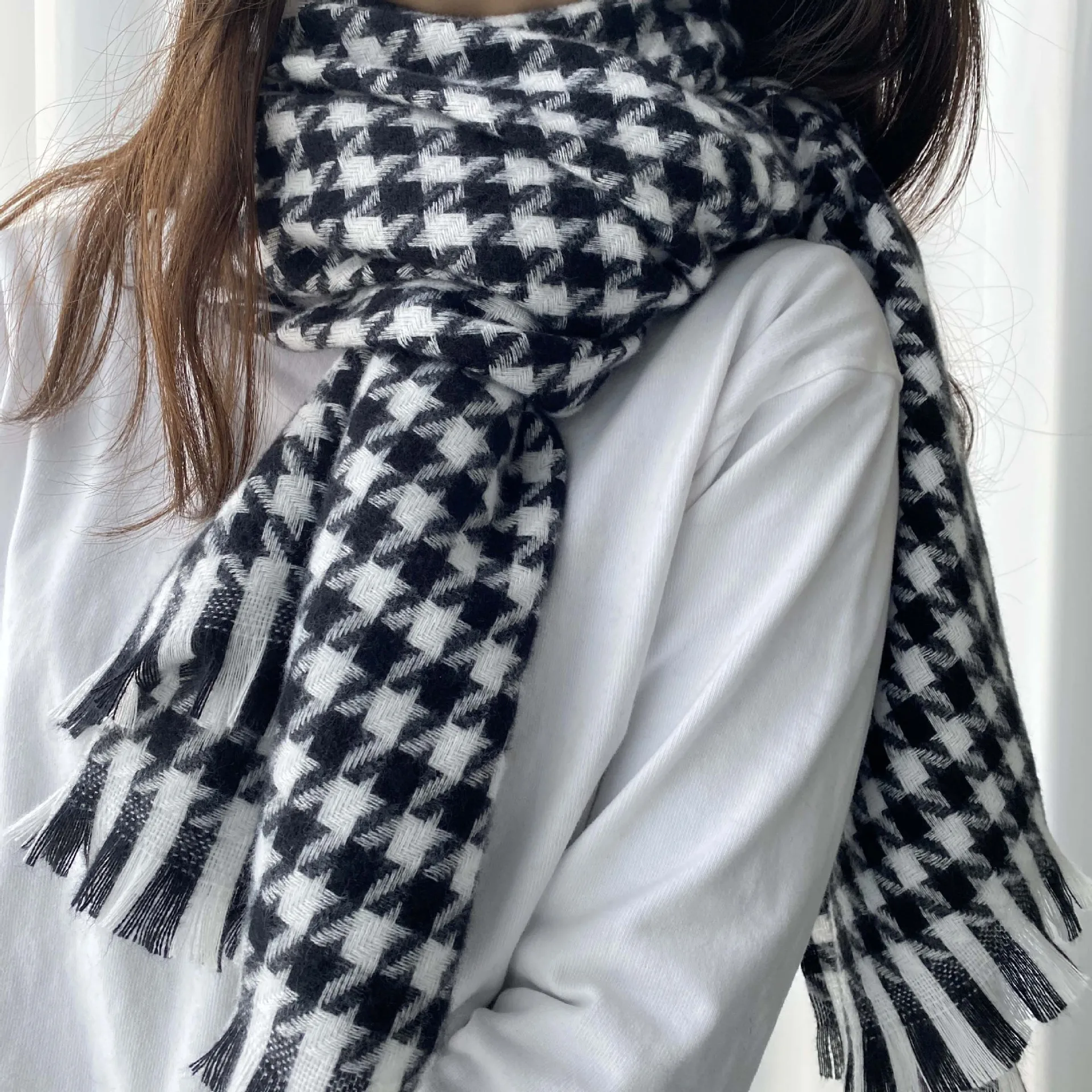 

2022 new Women Winter Thick Fashion Soft Warm Lady Cashmere White And Black Long Houndstooth Scarf With Tassel