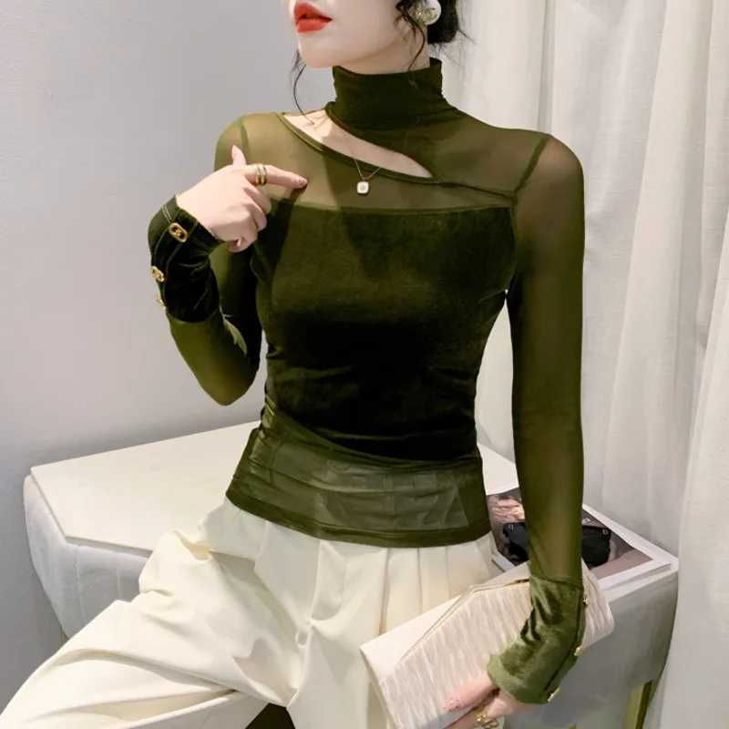 Женская облегающая футболка с разрезом и сеткой