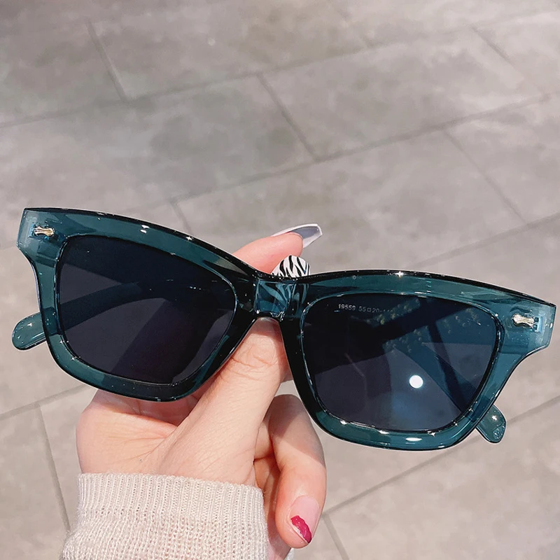 

2022 New Fashion Vintage Cat Eye Sunglasses Women Brand Designer Candy Color Sun Glasses Female Rivet Shades Oculos De Sol