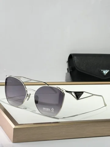 Солнцезащитные очки PRADA
