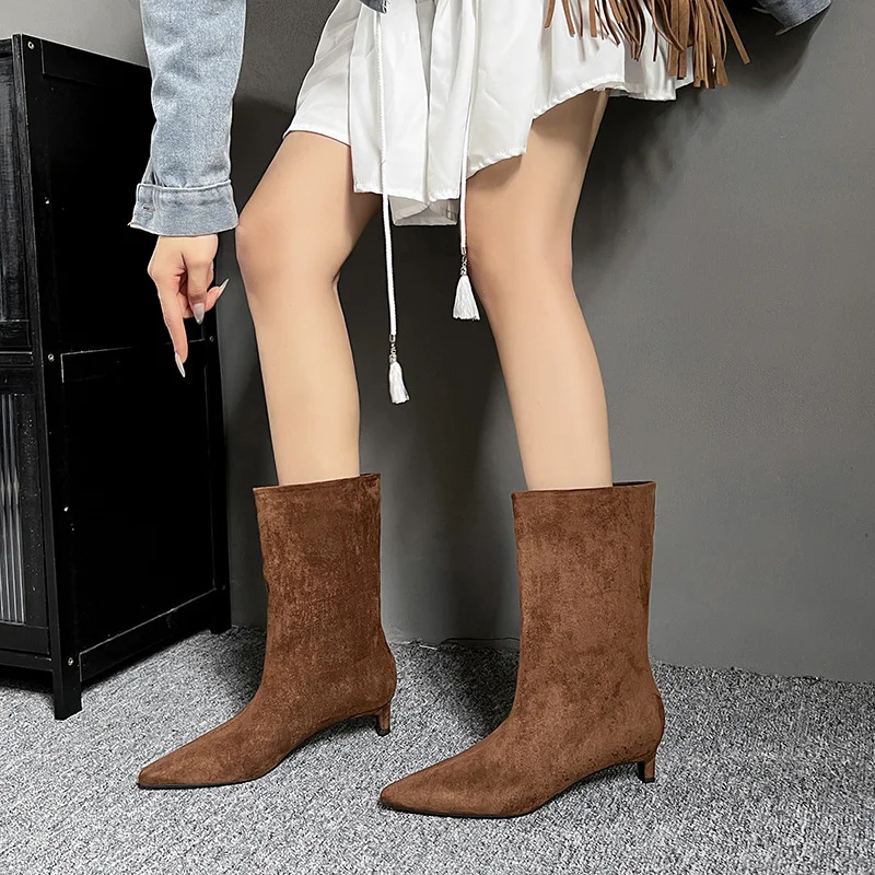 Сапоги до середины икры Kitten Heels Коричневые Botas Швейный дизайн Острый носок