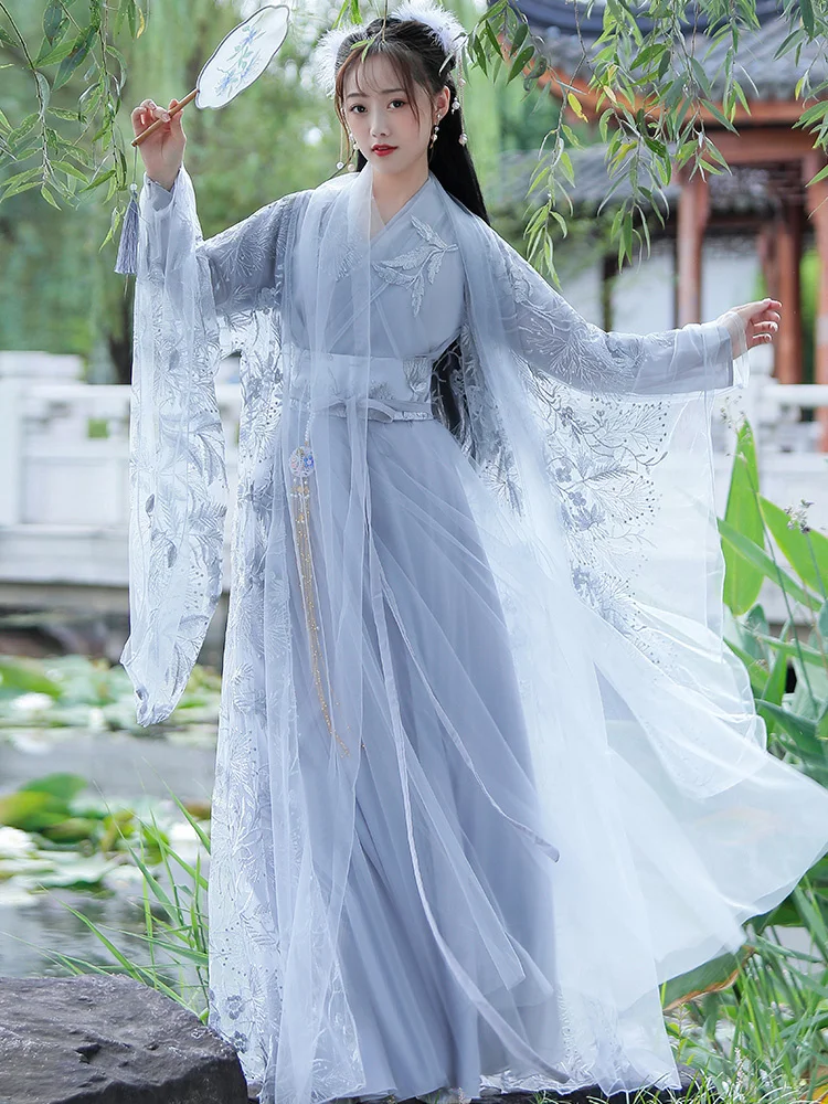 Рисунок 5 - Традиционное винтажное сказочное платье Hanfu