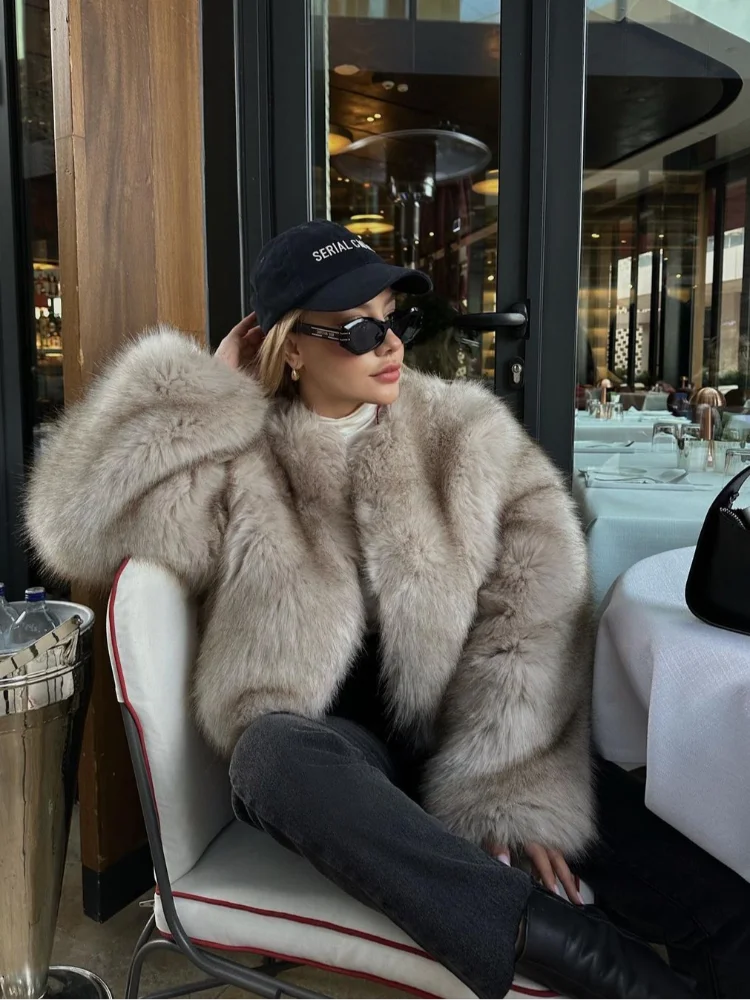 Женская короткая шуба из искусственного меха