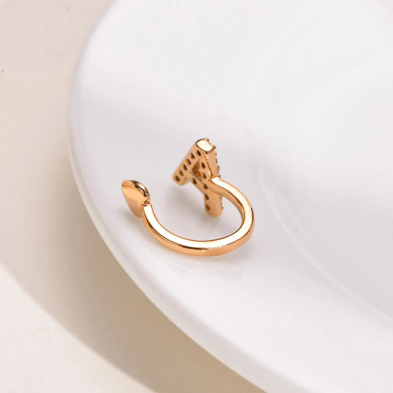 Vnox 1 Piece Bling CZ Stone Letter A to Z Ear Clips for Women Girls Party Gifts Jewelry Rose Gold Color Metal Accessories - купить по