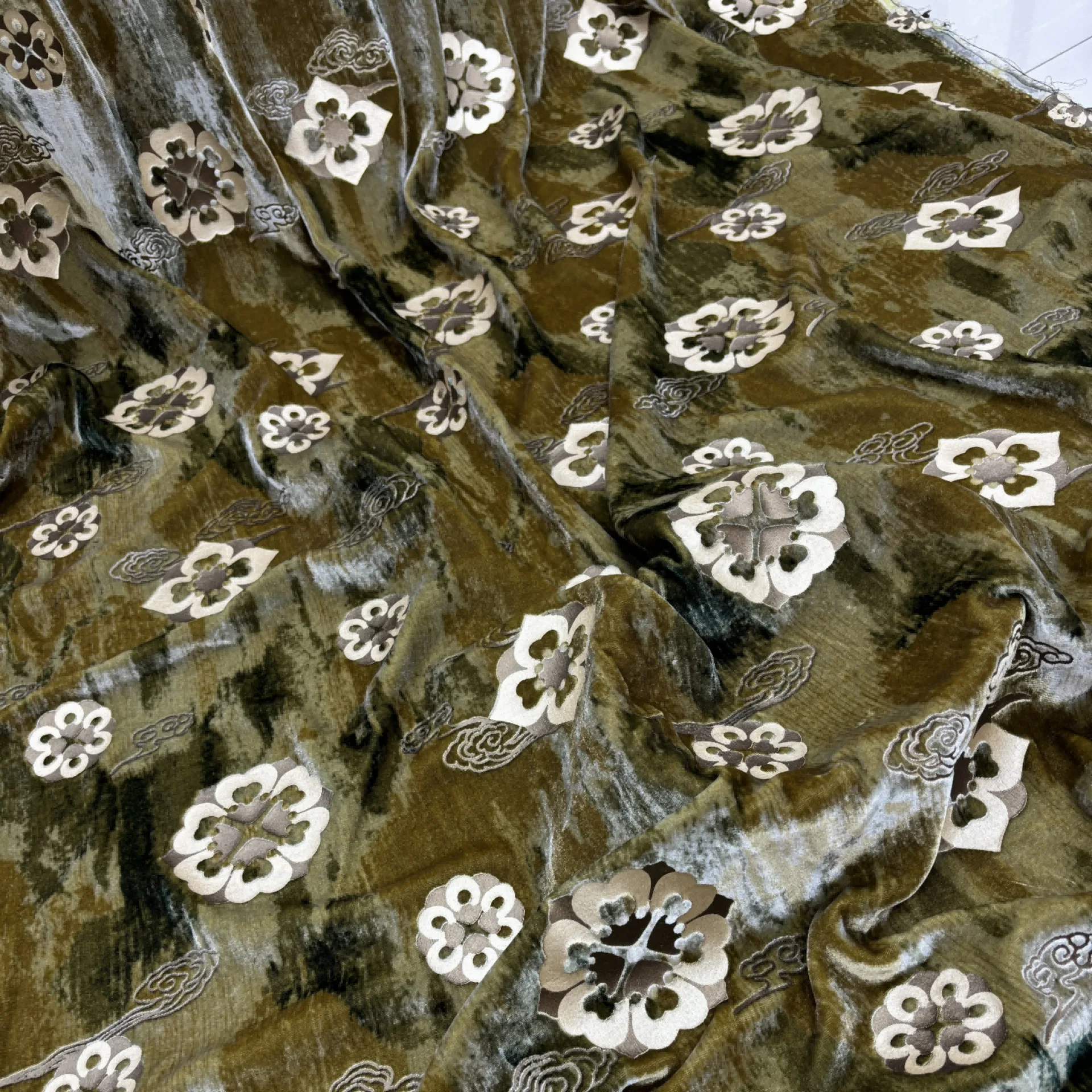 Тканые настоящие бархатные цветы Qiaoqi с резным и тиснением шелкового дна Dunhuang