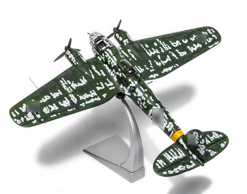Коллекционная модель бомбардировщика He111 Fine 1/72