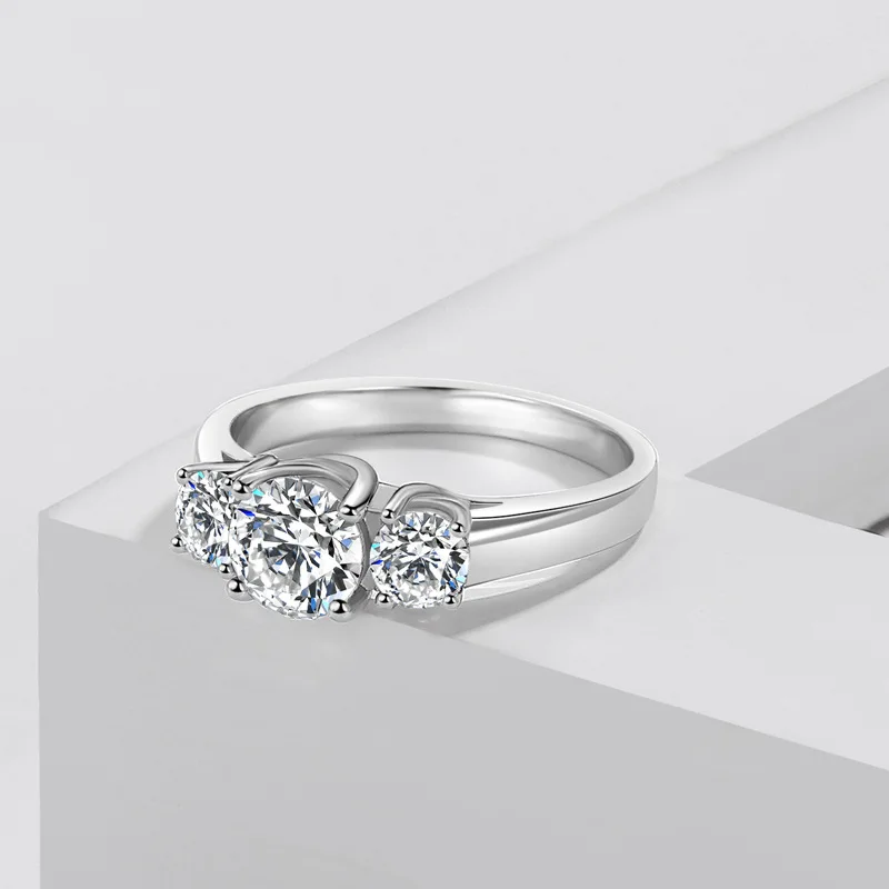 Женское кольцо из серебра 925 пробы с 3 камнями 1 карат |