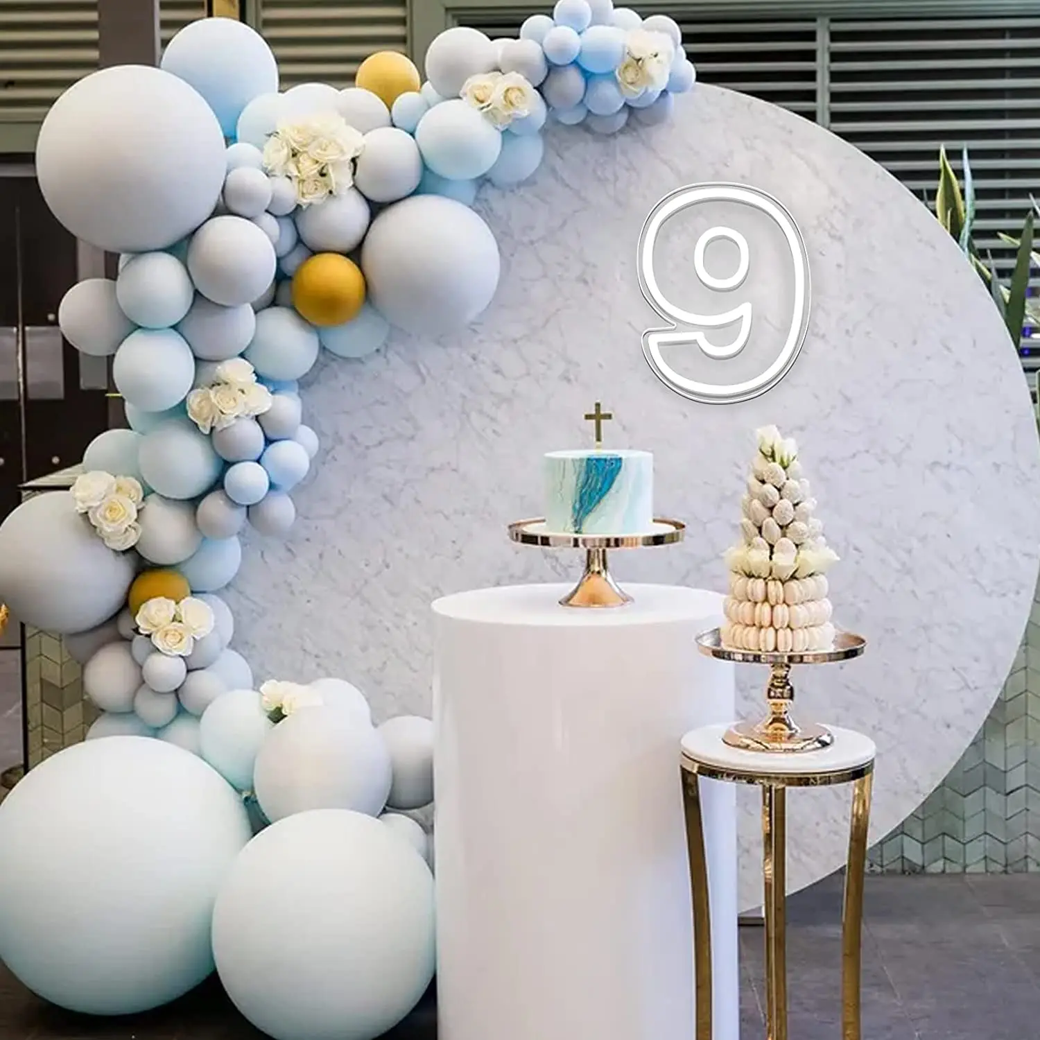 Круглая фотозона с шарами. Фотозона из шаров. Стильное украшение шарами. Кимры шар в лесу. Воздушные шары цвета радуги.