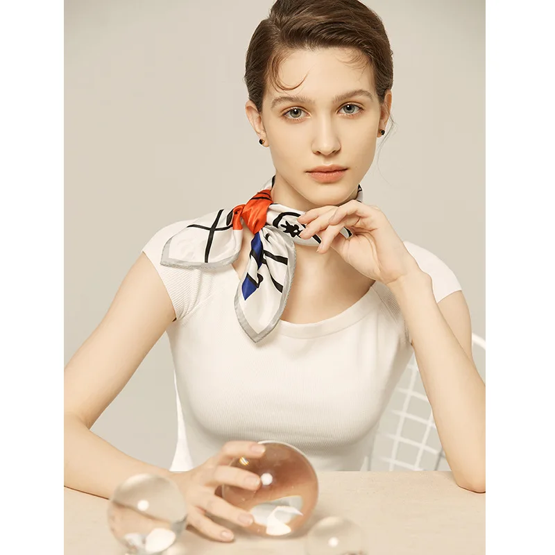 

2022 Spring Summer 100% Mulberry Silk Square Scarf Ladies Luxury Silk Decoration Scarf Headband Gift Scarf Women's Silk Scarf