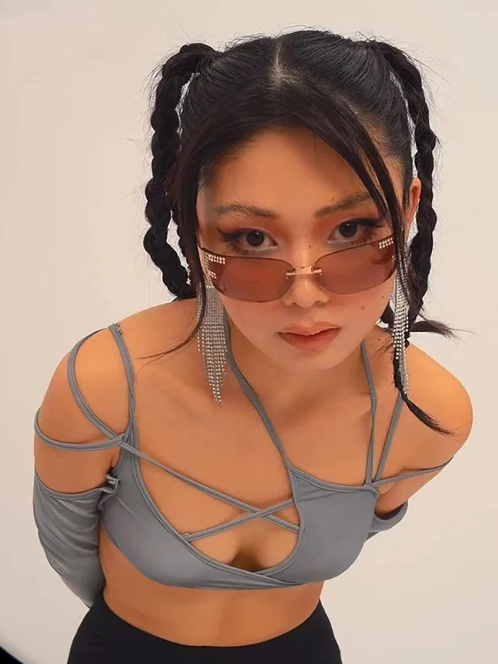 Женская футболка с длинным рукавом готический укороченный топ вырезами и лямкой