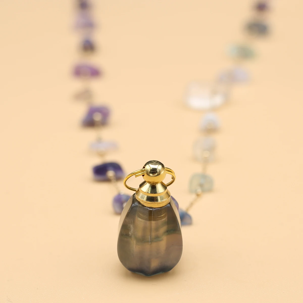

Natural Stones Perfume Bottle Pendant Necklace Fluorite Essential Oil Diffuser Charms Chain Necklaces for Women Jewerly 15x31mm