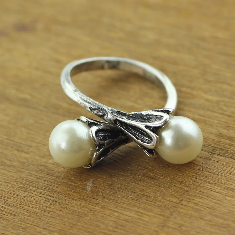 

A Song Of Ice And Fire Daenerys Targaryen Flower Pearl Ring Fashion Woman Girl Jewelry Fan Gift