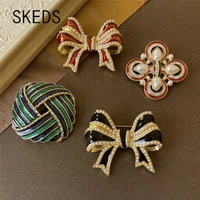 skeds vintage pearl enamel bow cross brooch for women elegant metal badges party wedding classic brooches pins lady jewelry gift