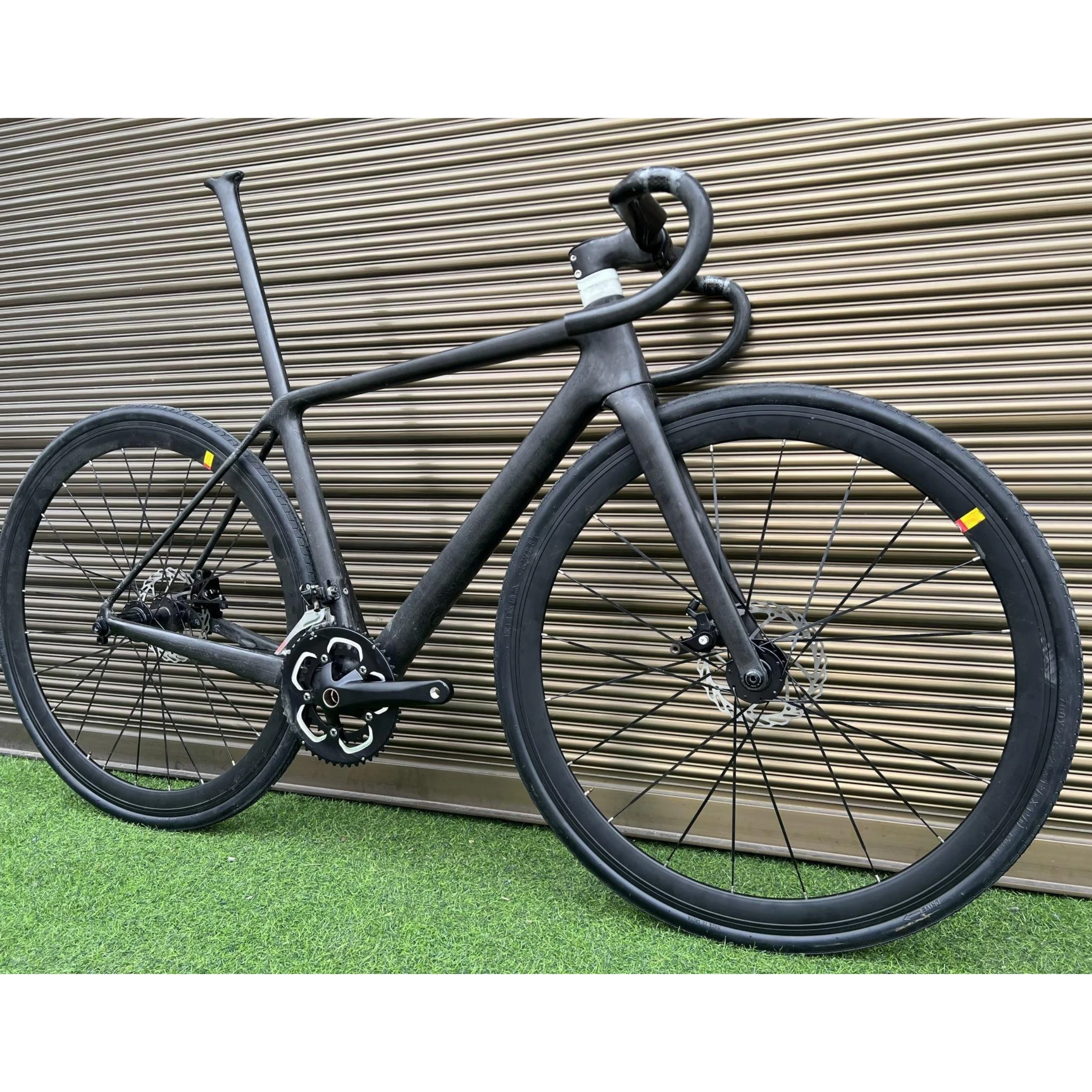 

2023 R5 Road Carbon Complete Bike 700c Carbon Wheelset Disc Brake With Groupset Whole Bicycle Custom Logo DPD XDB